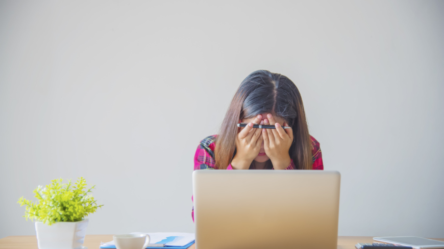 Forskare pekar mot att långvarig stress är en riskfaktor för hjärtinfarkt. Känner du igen dig kan det vara dags att förändra gamla mönster och sakta ner. Foto: Shutterstock